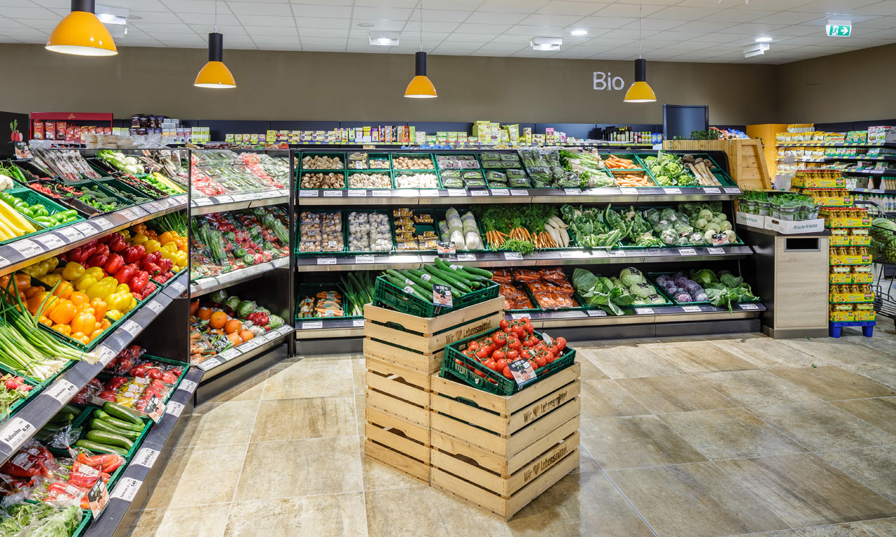 Obst- und Gemüseauslage im Edeka Windmann