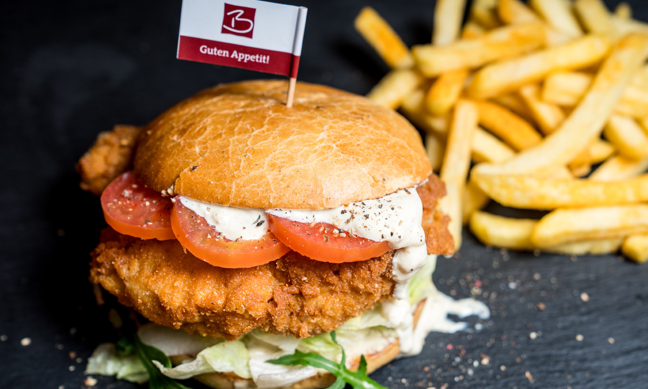 Brinkamnns Braterei Burger mit Pommes